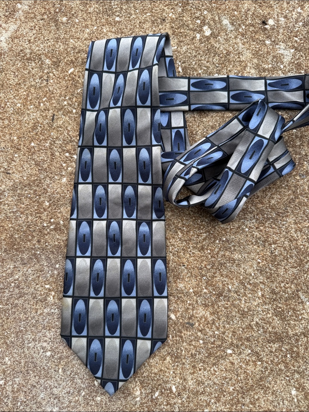Bergamo New York Geometric Blue & Gray Men's Silk Tie. EUC